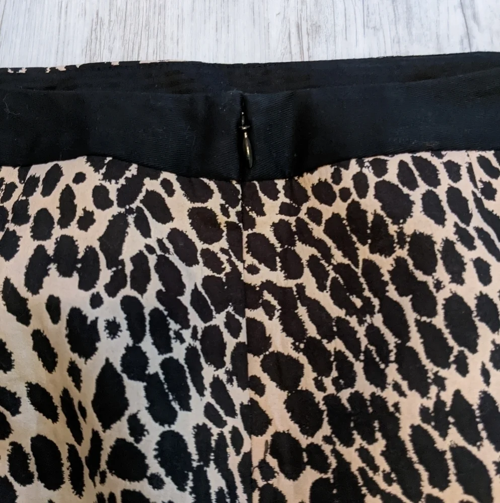 Outback Red Leopard Print Pencil Skirt with Small‎ Back Slit Size 4